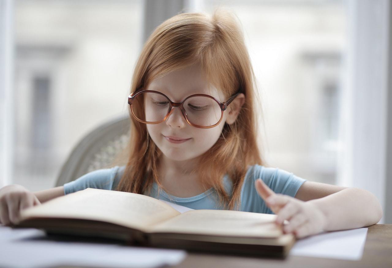子供が安心して勉強している様子