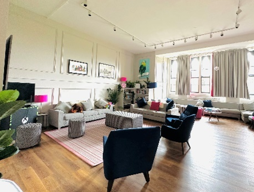 チャーターハウス学生用のリビングルーム