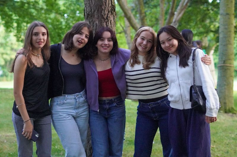 海外サマーキャンプに参加する高校生